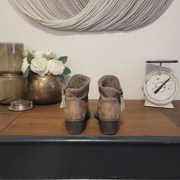 Born | Shoes | Born Boc Bendell Ankle Boots Size 6 | Poshmark B.O.C. Bendell Taupe Ankle Boots Sz 9.5